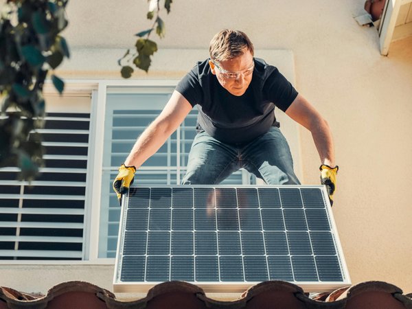 Panneau solaire photovoltaïque : votre guide d'achat essentiel